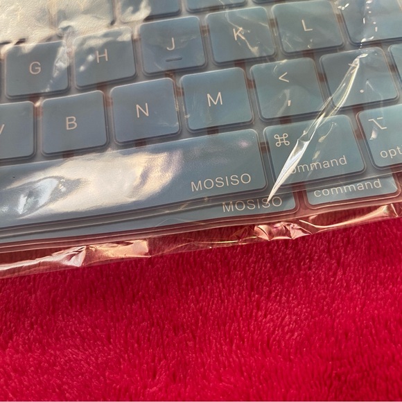 NWT Apple MacBook Pro Keyboard Cover x2 in Light Blue - Picture 3 of 4